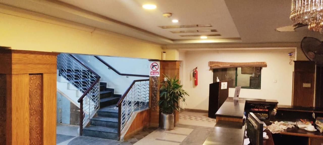 Hotel Multan Exterior foto