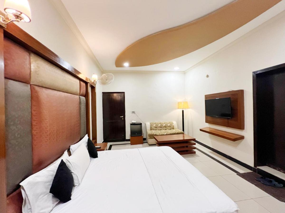 Hotel Multan Exterior foto