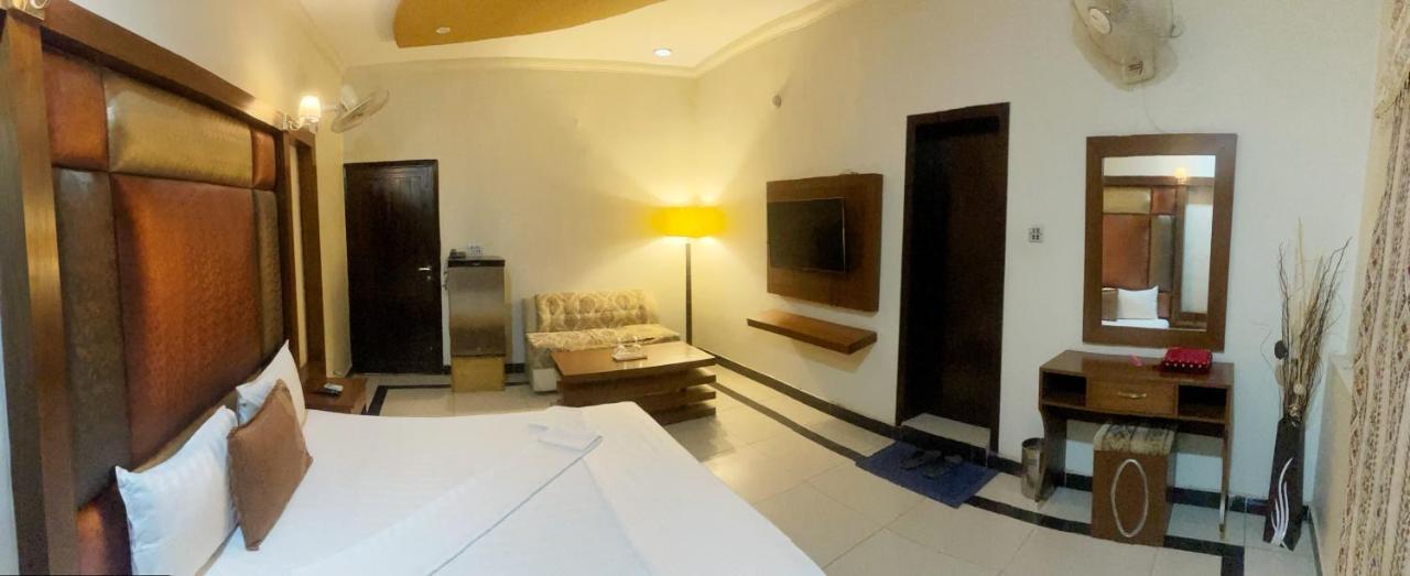 Hotel Multan Exterior foto