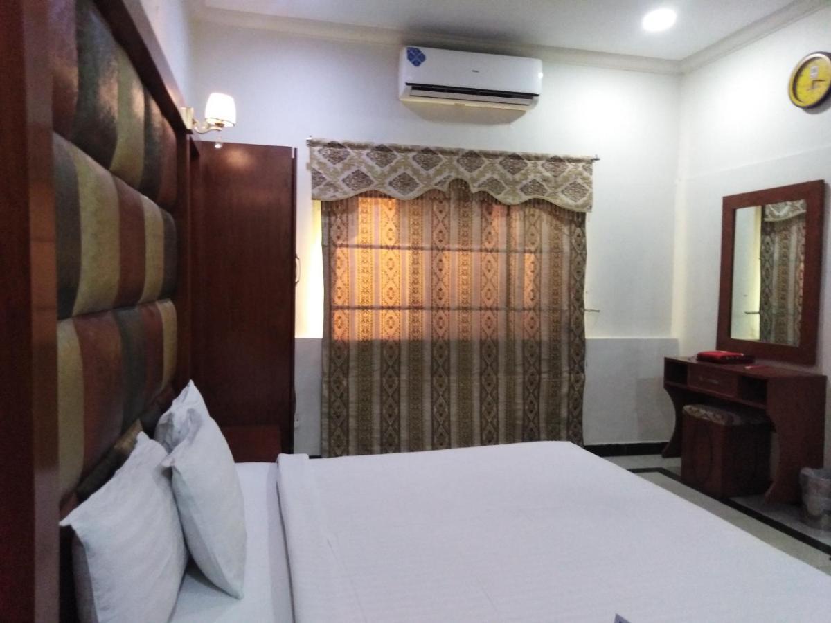 Hotel Multan Exterior foto
