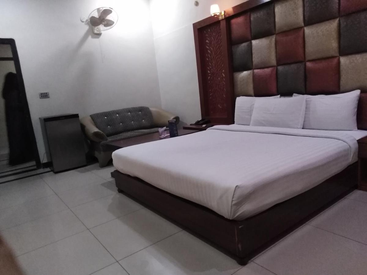 Hotel Multan Exterior foto
