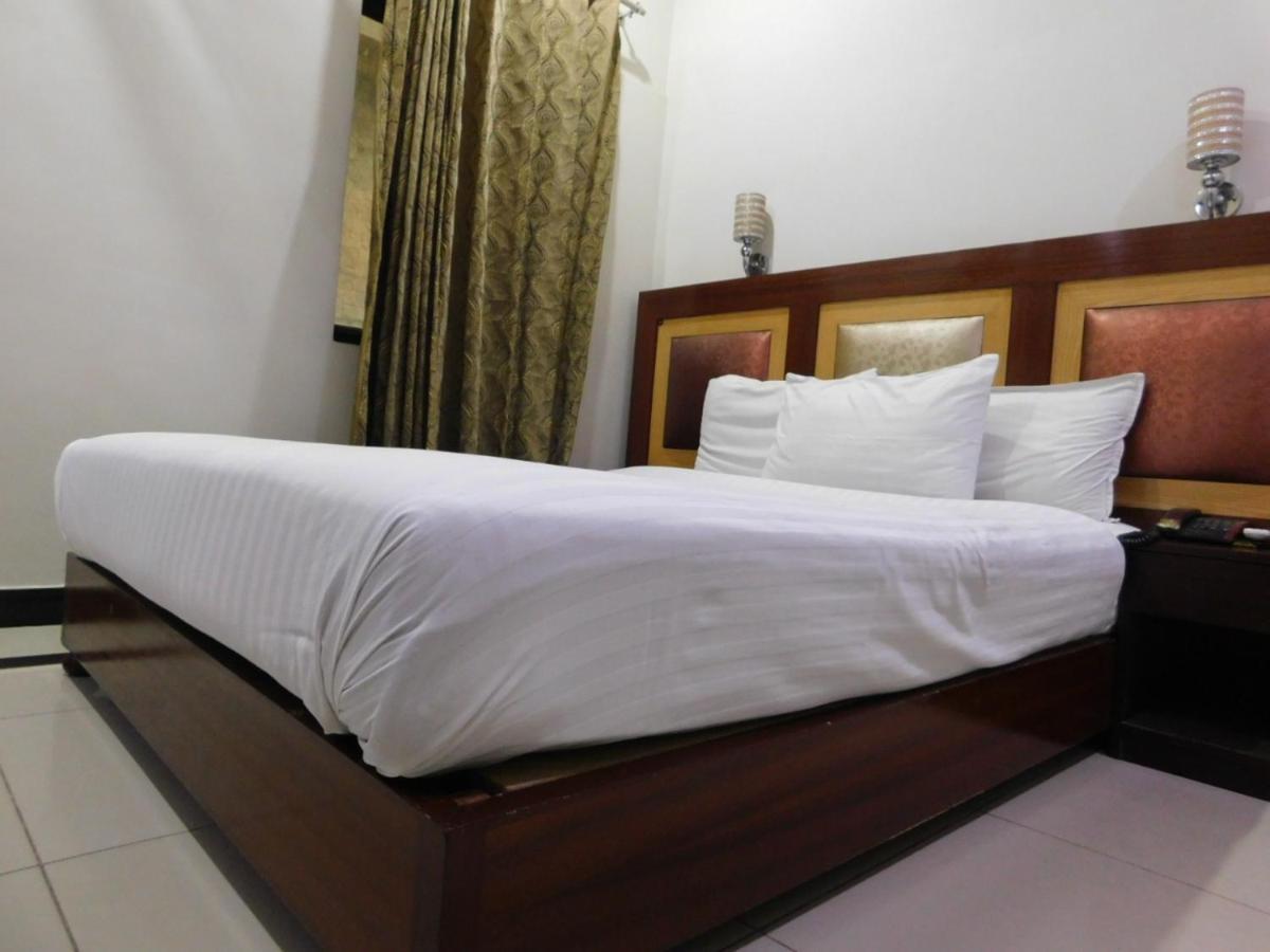Hotel Multan Exterior foto